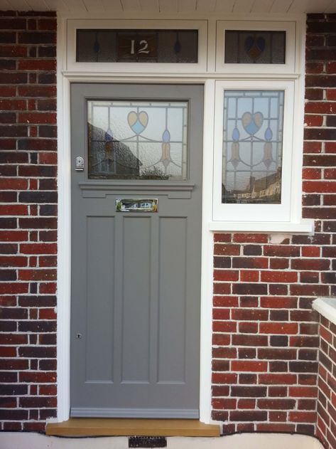 Front Door Molding, Timber Front Door, Front Doors Uk, Victorian Front Doors, Entrance Hall Decor, Cottage Front Doors, Front Door Inspiration, Yellow Front Doors, Traditional Front Doors