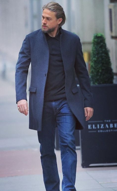 Older Male Fashion, Middle Aged Man Outfit, Middle Aged Man Style, Mens Style 40 Year Old, 50 Year Old Male Fashion, Men’s Style Over 50, Men’s Fashion Over 50, Charlie Hunnam Style, Mens Winter Outfits Casual Cold Weather