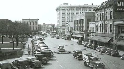 View looking south on Washington St from the Grant County Courthouse 1930's Marion Indiana, Grant County, Simpler Times, Historic Photos, Local History, Martin Boots, Historical Photos, Old Pictures, Old Photos