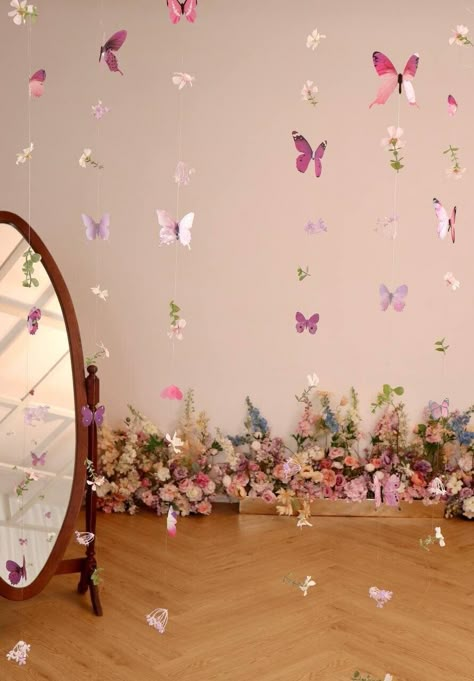 Hanging Flower Garlands With 3D Butterflies Custom Hanging - Etsy Diy Butterfly Decorations, Diy Butterflies, Butterflies Decor, Fairy Baby Showers, Fairy Garden Birthday Party, Floating Flower, Decor Ceiling, Garden Party Birthday, Fairy Birthday Party