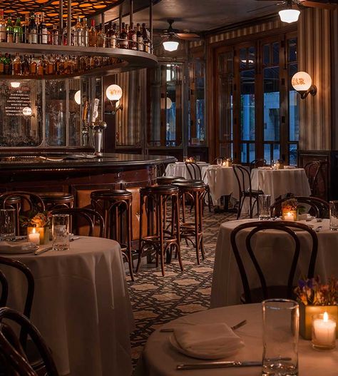 Classic Nyc Restaurants, Brown Restaurant Interior, Classy Restaurant Design, Italian Bistro Design, Dark Italian Restaurant, Restaurant Interior Design Italian, Cute Italian Restaurants, High End Italian Restaurant, Classic French Restaurant Interior