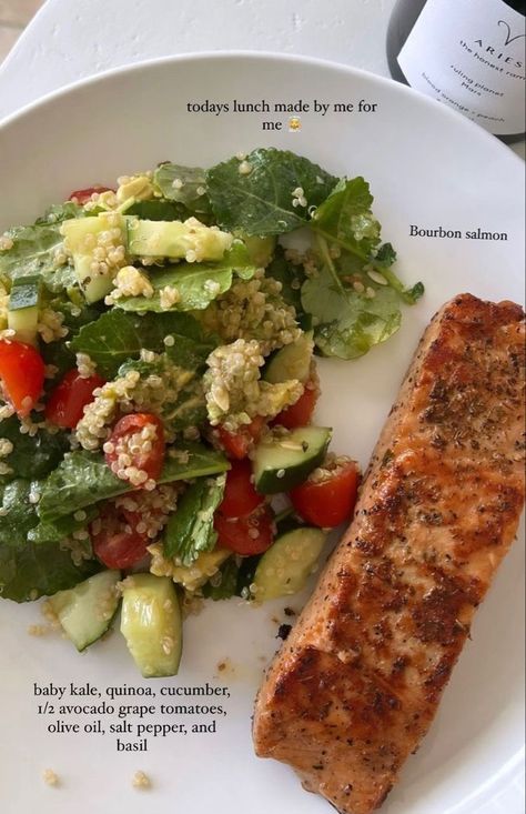 Salmon And Salad, Bourbon Salmon, Kale Quinoa, Cucumber Avocado, Baby Kale, Healthy Food Inspiration, Easy Healthy Meal Prep, Healthy Food Dishes, Healthy Food Motivation