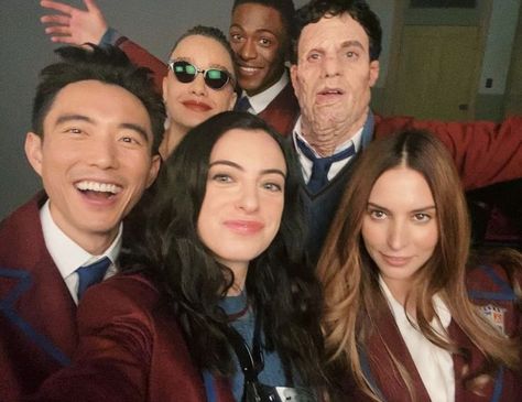 Jayme Hargreeves, Jake Epstein, Cazzie David, The Sparrow Academy, Justin H Min, Sparrow Academy, Genesis Rodriguez, Umbrella Academy Cast, Serie Tv Netflix