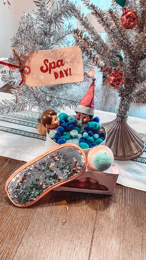 Spa day, with a tub of pompoms! Elf On The Shelf Spa Day, Elf Spa Day, Elf On The Shelf Spa, Christmas Spa, Christmas Tree Festival, Spa Ideas, Elf Fun, An Elf, Christmas 2020