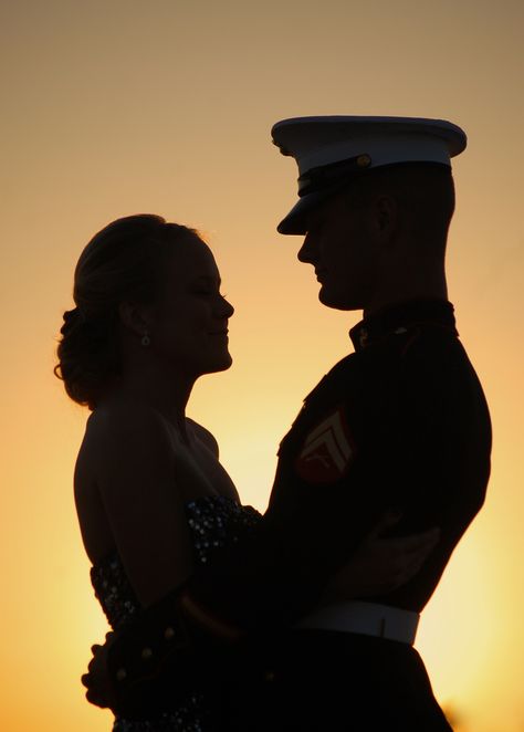 ❤💙🇺🇸💍 Military Couple Pictures, Military Couple Photography, Military Engagement Photos, Army Wedding, Marine Wedding, Marine Love, Military Photography, Army Couple, Military Couples