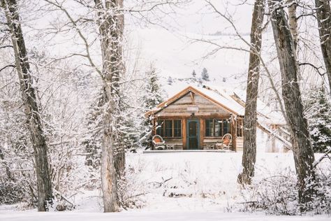 Christmas in Montana: Our Favorite Things | The Ranch at Rock Creek Glamping Tips, Winter Glamping, Montana Winter, Barnwood Floors, Modern Lodge, North Lake Tahoe, Sunset Magazine, Guest Ranch, Rock Creek