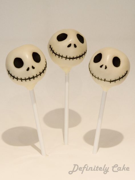 Jack Cake Pops, Jack Skellington Cake Pops, Halloween Cakepops Ideas, Nightmare Before Christmas Cake Pops, Ghost Cake Pops, Cake Pops Halloween, Halloween Dessert Recipes Easy, Halloween Cakepops, Snack Halloween