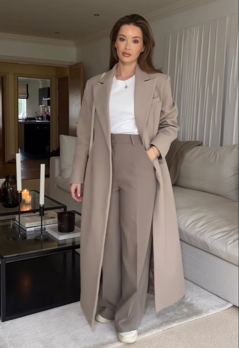 Long Dress Work Outfit, Modest Office Outfits, Men Flare Pants, Grey Pants Outfit Men, Drake Outfits, Concert Outfits Winter, Rock Concert Outfits, Outfit Combat Boots, Flare Pants Outfit