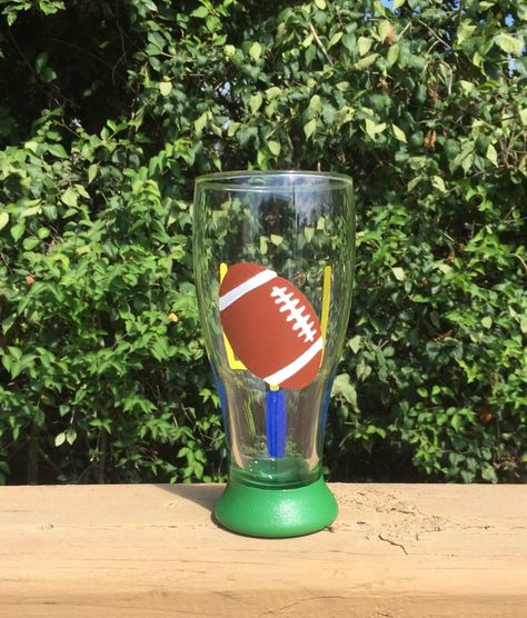 Beer Glass Painting, Painted Beer Glasses, Painted Football, Football Beer, Pilsner Beer, Hand Painted Glasses, Football Lover, Painting Glass, Painted Glasses