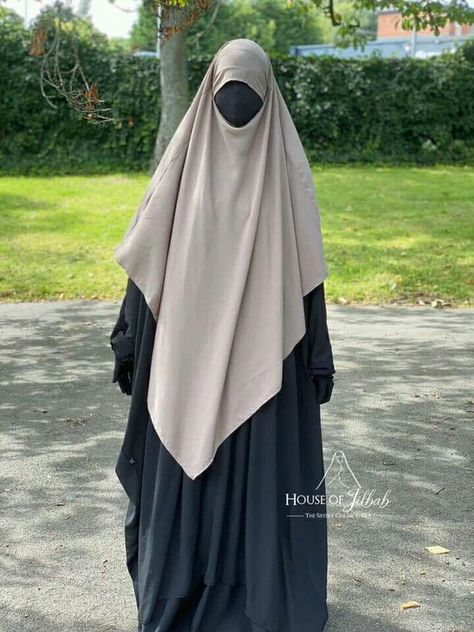 Khimar Color Combo, Triangle Fabric, Muslim Long Dress, Leather Outfits Women, Long House, Hijab Collection, Muslim Outfits Casual, Muslim Fashion Hijab Outfits, Hijab Outfits