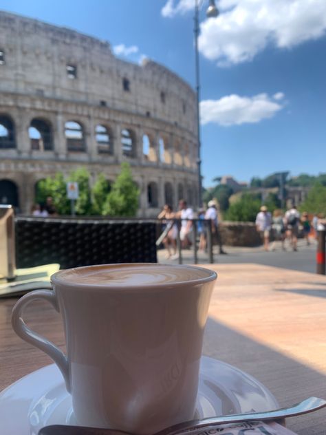 #italy #italia #rome #roma #cappuccino #coffee #coliseum #travel #studyabroad #europe #aesthetic European Girl, The Coliseum, Rome City, Europe Aesthetic, Cappuccino Coffee, European Girls, City Break, Study Abroad, Book Aesthetic