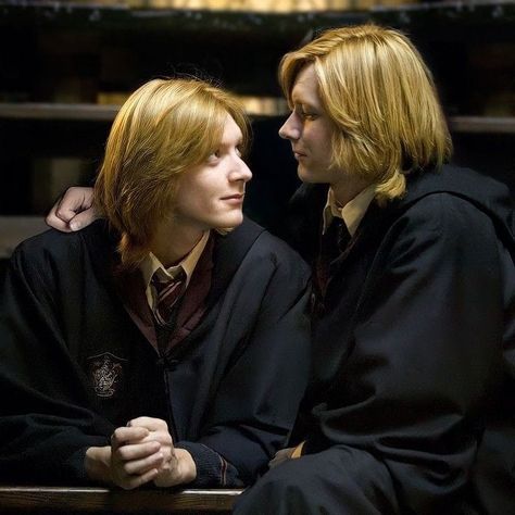 Fred Weasley And George Weasley, Weasley Twins Edited Pics, Fred And George Weasley Aesthetic, Harry Potter Fred And George, George And Fred Weasley, Fred George Weasley, Photo Harry Potter, The Weasley Twins, Fred And George