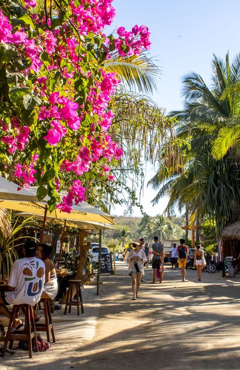 Surf's Up! Your Guide to Puerto Escondido, Mexico - Be My Travel Muse Puerto Escondido Oaxaca, Mexico Beaches, Explore Mexico, Puerto Escondido, Mexico Culture, Estilo Tropical, Mexico Resorts, Visit Mexico, Far Cry