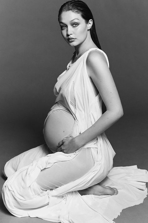 Gigi Hadid Pregnant, Baby Bump Photoshoot, Maternity Studio Photoshoot, Gigi Hadid And Zayn, Yolanda Hadid, Wet Dress, Maternity Studio, Beautiful Pregnancy, Maternity Photoshoot Poses