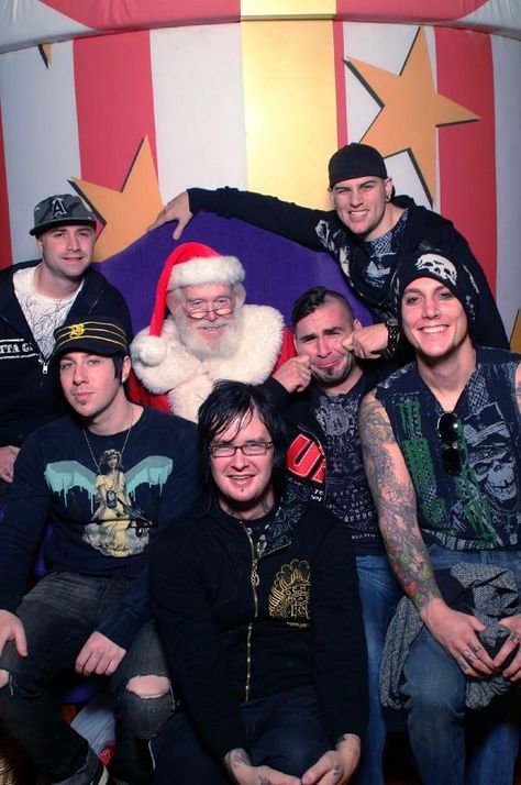 Group Christmas Pic! This has to be like 2008 or 2009. Uhg, Jimmy looks so happy Waking The Fallen, Matt Shadows, Jimmy The Rev Sullivan, Jimmy The Rev, Zacky Vengeance, M Shadows, Synyster Gates, Music Life, Avenged Sevenfold