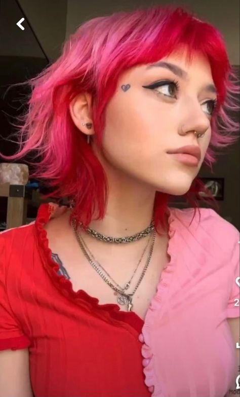 Pink Hair With Red Tips, Split Pink Hair, Half Pink Half Red Hair, Easy Short Haircuts For Thick Hair, Pink And Red Hair Dye, Half Black Half Pink Hair, Pink Split Dyed Hair, Half Pink Half Purple Hair, Pink Medium Hair