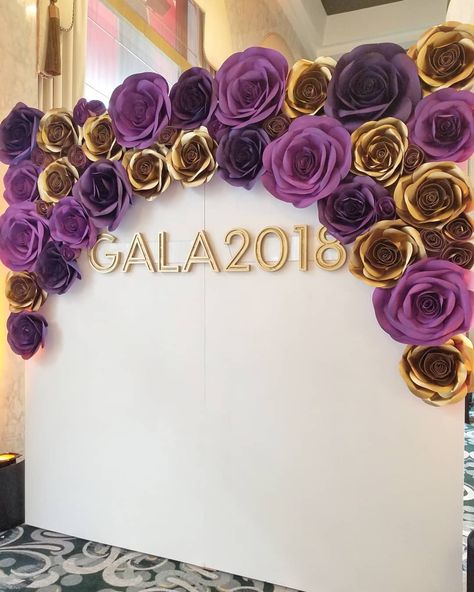 Purple & Gold flowers are so fitting for this part of SoCal 💜💛💜💛 Backdrop, signage and paper flowers all by @thebleudahlia  #paperflower… Gold Party Decorations Diy, Backyard Party Decorations, Birthday Background Design, Gold Party Decorations, Purple Birthday, 75th Birthday, Paper Flower Template, Paper Fans, Gold Party