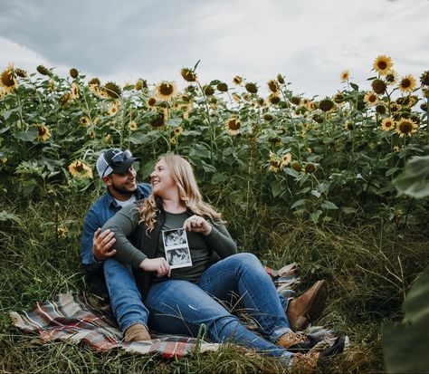 Sunflower Field Baby Announcement, Sunflower Baby Announcement, Sunflower Field Pregnancy Announcement, Sunflower Pregnancy Announcement, Pregnancy Announcement Photography, Pregnancy Announcement Pictures, Announcement Pictures, Announcement Photoshoot, Pregnancy Announcement Photoshoot