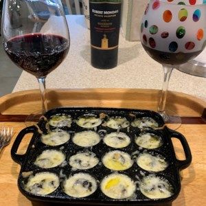 Baked Escargot Escargot Recipe, Snails Recipe, Gourmet Appetizers, Seafood Bake, Food Wishes, Easy Seafood Recipes, Recipes Appetizers And Snacks, Holiday Cookie Recipes, Garlic Sauce