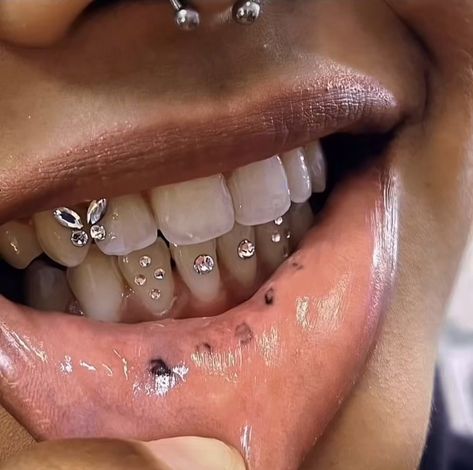 Teeth Gens, Body Jewerly, Pretty Teeth, Dental Jewelry, Grillz Teeth, Gem Tattoo, Diamond Teeth, Tooth Gems, Tooth Gem