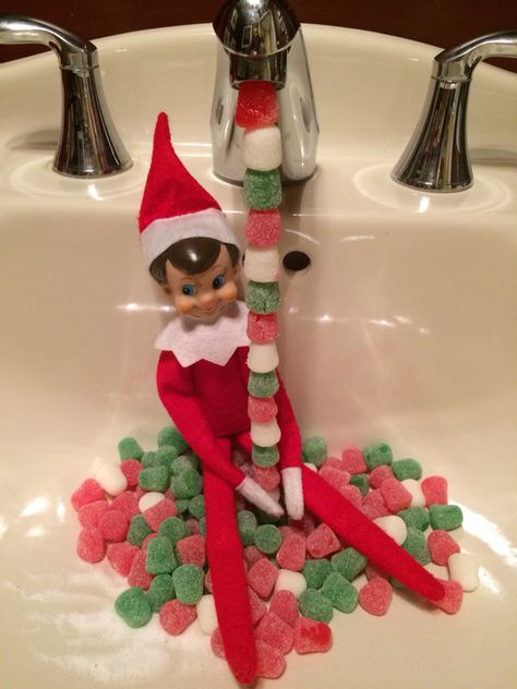 Elf Sprinkles In Sink, Elf On The Shelf Nerds Rope Sink, Nerds Rope, Elf Ideas Easy, Elf On Shelf, Elf Names, Nerds Candy, Dots Candy, Elf Ideas