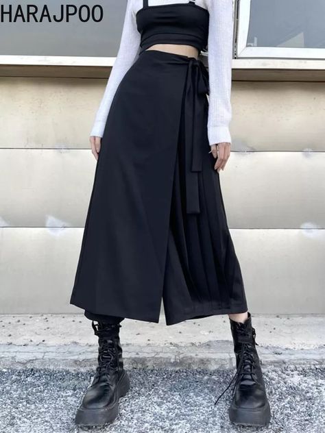 Pants That Look Like A Skirt, Japanese Mode Fashion, Pants Skirt Combo, Elegant Techwear, Pants That Look Like Skirts, Skirt And Pants Combo, Skirt Pants Outfit, Modern Japanese Clothing, Japanese Skirt