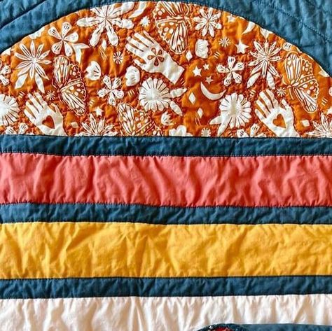 Maude MacDonald on Instagram: "The 70s Sun Pattern tester parade continues with some fabulous makes from: 1) @maggiegracecreative with all the crinkly goodness! Love how she incorporated prints and solids in her baby quilt! 2) @maechenmarie solidifies why brown backgrounds are awesome with her striking wall hanging! 🧡Give these talented ladies a follow!" Brown Backgrounds, Sun Pattern, Textile Arts, Things To Sew, Baby Quilt, The 70s, Baby Quilts, Textile Art, Quilt Patterns