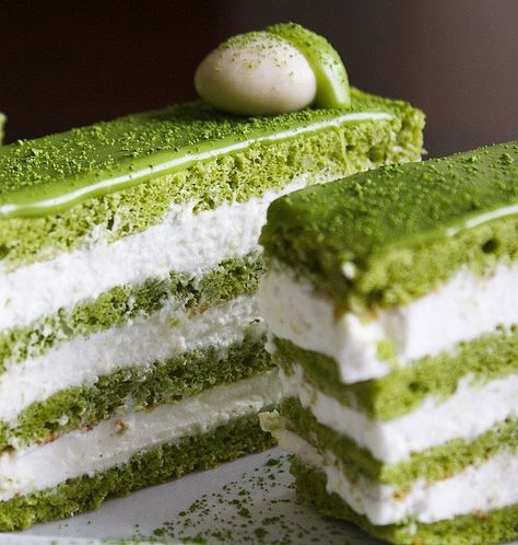 Matcha layer cake by SprinkleBakes, via Flickr Vegan Matcha Cake Recipe, Matcha Almond, Matcha Green Tea Recipes, Green Tea Cake, Matcha Cake, White Chocolate Cake, Green Tea Recipes, Matcha Recipe, Tea Recipe