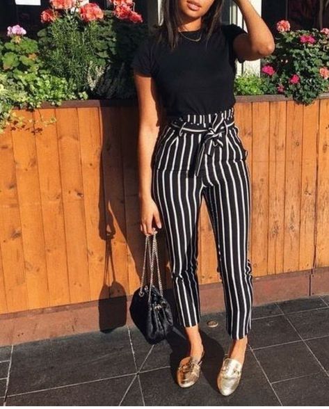 #black #white #striped #casual #outfit Striped Pants Outfit Work, Alternative Work Outfit, Striped Pants Outfit, Trousers Women Outfit, Stripe Pants Outfit, Pants Outfit Work, Outfit Work, Western Wear Outfits, Chic Outfit