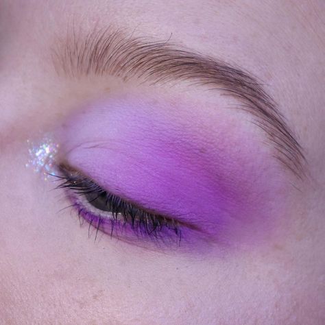 Pretty Eye Makeup, Purple Makeup, Makeup Eye Looks, Soft Makeup, Natural Lighting, Island Hopping, Glitter Makeup, Beauty Lover, Makeup Goals