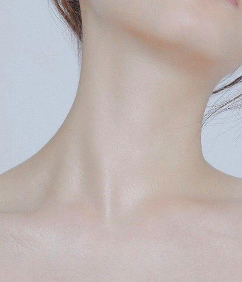 Neck Claim, Venus Dimples Aesthetic, Pale White Skin, White Skin Tone, Bentuk Alis, Clear Glowing Skin, Beauty Goals, White Skin, Pretty Skin