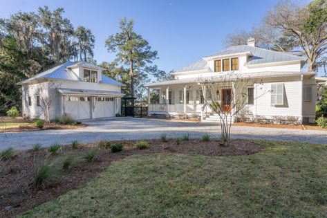 Oak Island Retreat on Lady's Island - Traditional - Exterior - Atlanta - by Allison Ramsey Architects | Houzz Allison Ramsey Architects, Allison Ramsey, Traditional Exterior, Oak Island, Small House Plans, Small House, Architects, House Plans, Atlanta