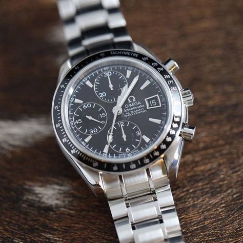 Omega Speedmaster Date Chronograph 3210.50.00 Speedmaster Omega, Omega Speedmaster Date, Rolex Daytona, Omega Speedmaster, Burberry Men, Omega Seamaster, Gucci Men, Automatic Watch, Luxury Watch