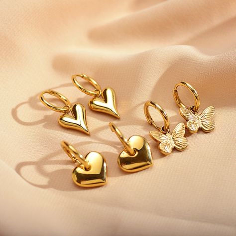 Classification 
						 Drop Earrings 
					 
 
						 Design 
						 Plating 
					 
 
						 Gender 
						 Women'S 
					 
 
						 Material 
						 Stainless Steel 
					 
 
						 Occasion 
						 Daily, Festival 
					 
 
						 Pattern 
						 Heart Shape, Butterfly 
					 
 
						 Plating Material 
						 Gold Plated 
					 
 
						 Quantity 
						 1 Pair 
					 
 
						 Style 
						 Elegant, Luxurious, Simple Style 
					 
 
						 Weight 
						 9g Shape Butterfly, Golden Heart, Butterfly Design, Stainless Steel Jewelry, Designer Earrings, Jewelry Earrings Studs, Heart Shape, Minimalist Fashion, Simple Style