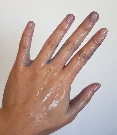 Getting hair dye off your hands Beauty Science, Coloured Hair, Hair Dye Colors, Hair Dye, Dyed Hair, Beauty Hacks, Lab, Hair Color, At Home