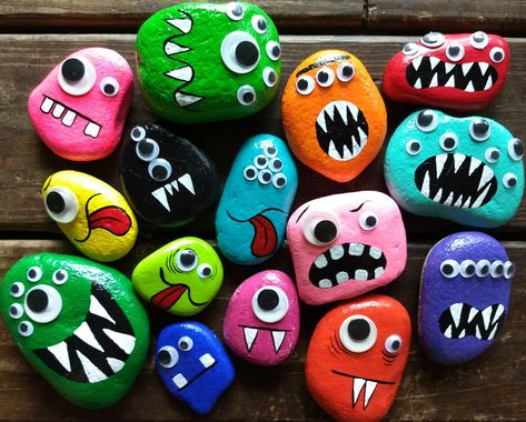 Monster painted rocks with googly eyes Painted Rocks With Googly Eyes, Rock Painting With Googly Eyes, Things To Do With Googly Eyes, Googly Eye Crafts Preschool, Monster Rocks Painted, Pet Rocks For Kids, Crafts With Googly Eyes, Rocks With Googly Eyes, Monster Rock Painting