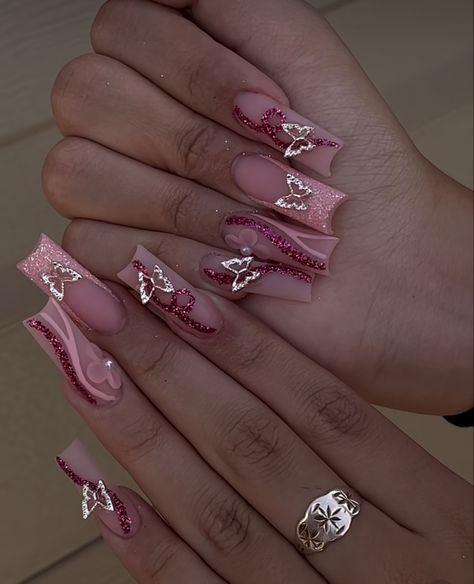 Nails With Charms Pink, Pink Blinged Out Nails, Beige Nails Design, Quinceanera Nails, Acrylic Toe Nails, Pink Glitter Nails, Pink Ombre Nails, Nails Design With Rhinestones, Glow Nails