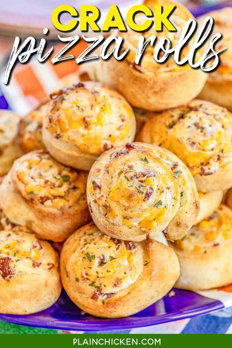 Crack Pizza Roll Recipe - We are obsessed with these cheesy bacon ranch rolls! Ranch seasoning, cream cheese, cheddar cheese, and bacon baked in pizza dough - I could eat the whole batch! This is the perfect easy appetizer recipe for parties and tailgating. The rolls taste great hot out of the oven or at room temperature. These cheesy bread pinwheels don't last long! One bite and they are sure to become a family favorite. Bread Pinwheels, Pinwheel Recipe, Crescent Roll Appetizers, Puff Pastry Pinwheels, Chicken Pinwheels, Cream Cheese Pinwheels, Pizza Pinwheels, Pizza Roll Recipe, Bacon Pizza