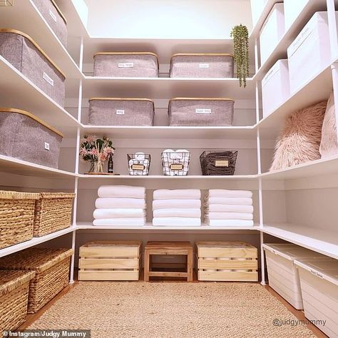 Towel Cupboard, Cupboard Organisation, Linen Closet Design, Closet Organization Solutions, Cupboard Organization, Laundry Cupboard, Small Linen Closets, Organised Mum, Closet Organisation