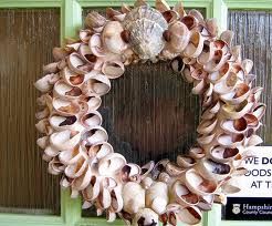 slipper shells Beachy House, Seashell Mirror, Seashell Projects, Shell Wreath, Shell Mirror, Beach Wreath, She Sells Seashells, Shell Beach, Seashell Art