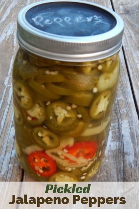 How-To Make: Sliced Pickled Jalapeno Peppers in a Jar - This Ole Mom Crispy Pickles Recipe, Pickled Pepper Recipe, Canning Peppers, Pickled Jalapeno Peppers, Recipe For Beginners, Pickled Jalapeño, Jalapeno Peppers, Hot And Spicy, Easy Clean Eating