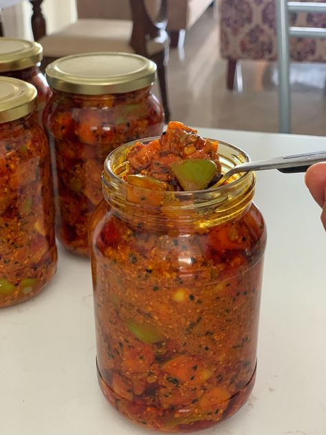 Mango Pickle Recipes Indian, Mango Pickle Recipes, Achaar Recipes, Mango Achar Recipes, Pickle Making, Jam Preserves, Indian Pickle Recipe, Making Pickles, Pickle Mango Recipe