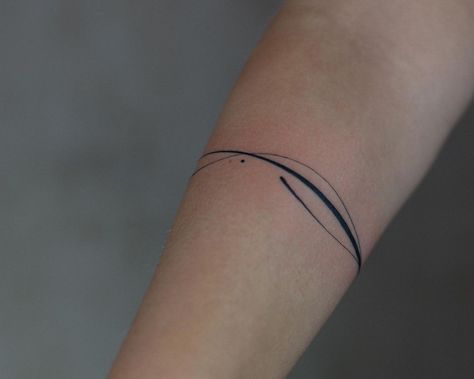 Tattoo Bracelet Forearm, Simple Arm Band Tattoo, Bracelet Tatoos, Band Tattoo For Women, Bracelets Tattoo, Tattoos Pulseras, Tattoo Bracelets, Bracelet Tatoo, Line Tattoo Arm