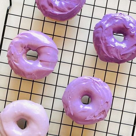 Ube Donut Recipe, Ube Donut, Ube Desserts, Ube Dessert Recipe, Ube Dessert, Baked Donuts Easy, Baked Doughnut Recipes, Donut Mix, Donut Baking Pan