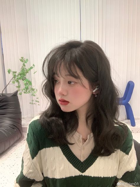 Asian Medium Hair With Bangs, Kpop Medium Hair, Asian Hair Perm Medium Lengths, Asian Curly Hair, Curly Asian Hair, Natural Perm, Instagram Hairstyles, Haircuts For Medium Hair, Haircuts Straight Hair