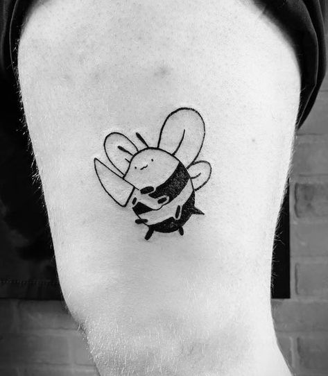 48 Unique Bee Tattoos with Meaning - Our Mindful Life Small Bees Tattoo, Neck Bee Tattoo, Cute Bee Tattoo Ideas, Funny Bee Tattoo, Tattoos Traditional Black, Bumble Bee Tattoo Cute, Animated Bee Tattoo, Bee Tattoo Ideas Cartoon, Minimalist Bee Tattoo Simple