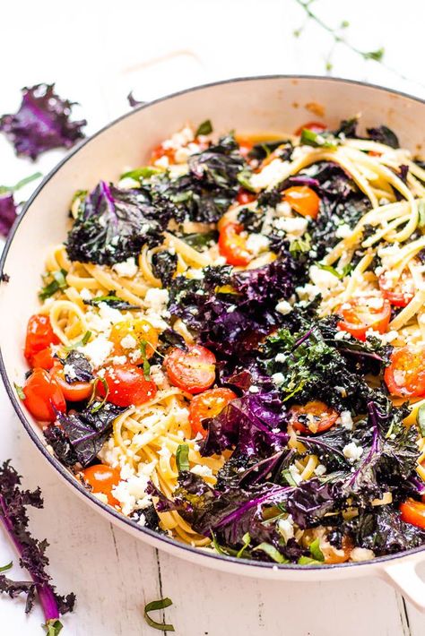 Purple Kale Recipes, Purple Kale, Healthy Low Carb Dinners, Cherry Tomato Pasta, Kale Recipes, Tomato Pasta, Juicy Tomatoes, Vegetarian Dinners, Vegetarian Recipes Easy