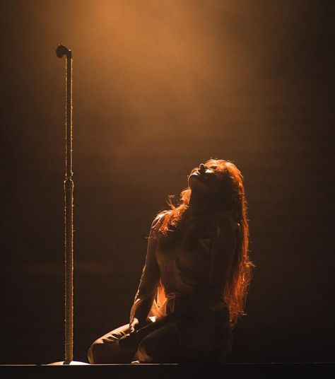 Florence Welsh, A Level Art Sketchbook, Florence Welch, Florence The Machines, Concert Aesthetic, Dark Soul, Concert Photography, Appreciation Post, Body Poses