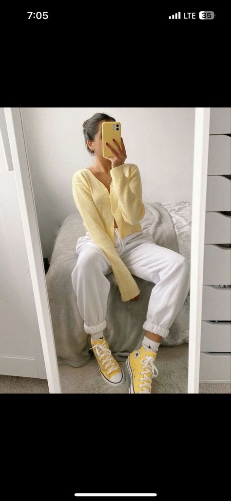 Colored Converse Outfit High Tops, Colored Converse Outfit, Yellow Vans Outfit, Yellow Converse Outfit, Yellow Shoes Outfit, Colored Converse, High Top Converse Outfits, Yellow Converse, Converse Outfit