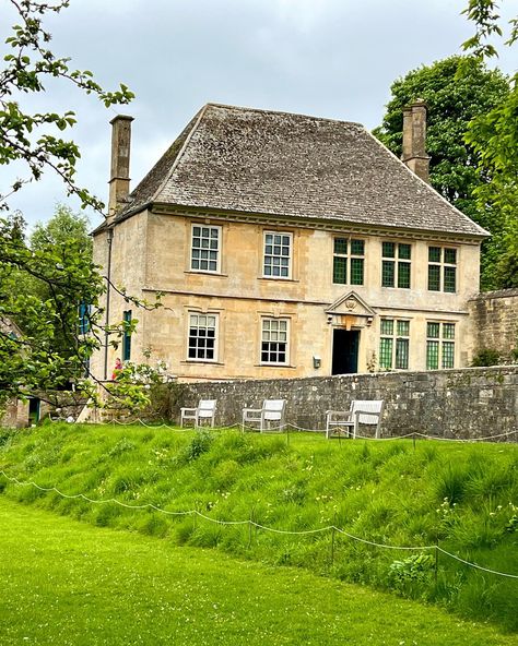 📍Snowshill Manor and Garden (National Trust) - Cotswolds. #cotswolds #snowshill #snowshillmanor #nationaltrust #travel #travelphotography #travelgram #travelblogger #cotswoldlife #cotswold_culture Snowshill Manor, National Trust, Travel Blogger, Travel Photography, Travel, On Instagram, Quick Saves, Instagram, Nature